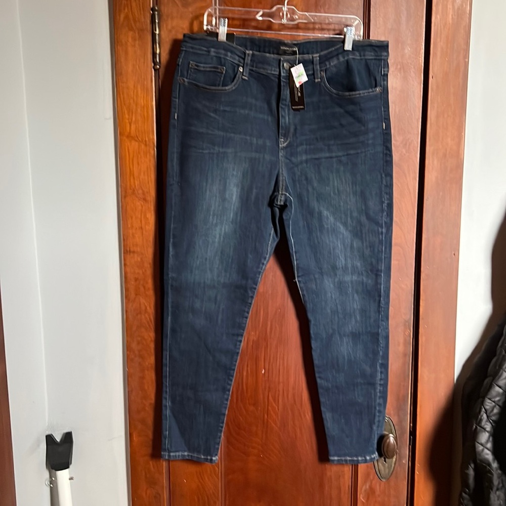 Banana Republic Skinny Jeans, mid rise, length crotch to end of leg 28 inches